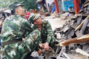Более 10 тыс. человек пострадали от землетрясения на юго-западе Китая