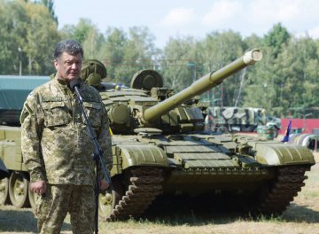 Петр Порошенко призвал отказаться от празднования 23 февраля