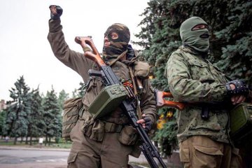 Террористы упражняются в стрельбе в одной из школ Донецка (ВИДЕО)