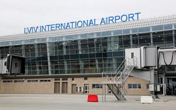 В аэропорту Львова эвакуировали пассажиров из-за сообщения о взрывном устройстве
