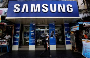 Компания Samsung Electronics потеряла лидерство по продажам смартфонов