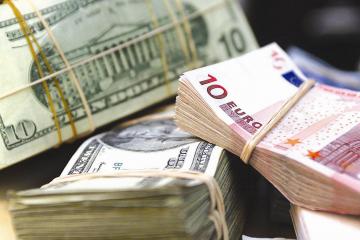Доллар и евро в Украине вновь подешевели