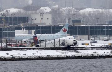 В результате аварии авиалайнера Delta пострадало 24 пассажира (ВИДЕО)