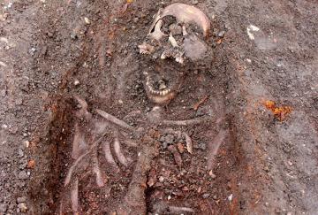 В Лондоне археологи извлекают тела погибших от чумы (ФОТО)