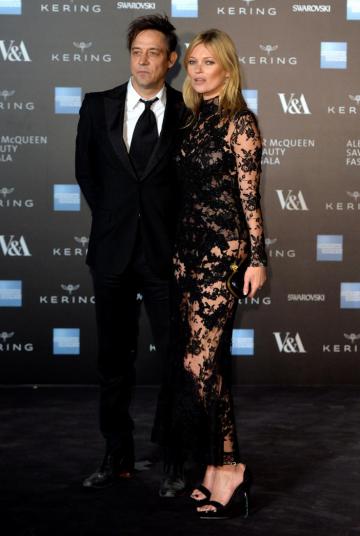 В Лондоне состоялась выставка Александра Маккуина (ФОТО)