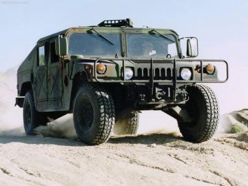 На следующей неделе Украина получит 30 бронированных Hummer, - Порошенко
