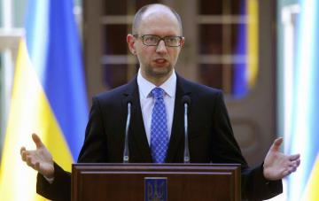 Яценюк предложил украинцам одобрить новую Конституцию