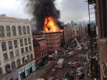В результате пожара в Нью-Йорке пострадало 30 людей