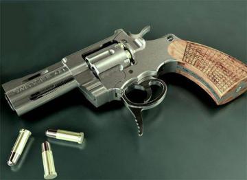 В Швейцарии изготовили самый маленький револьвер