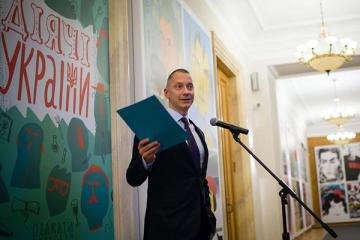 В Администрации президента открылась выставка современного искусства (ФОТО)