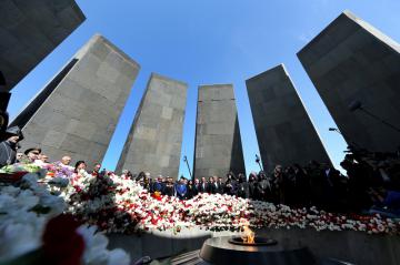 В Ереване проходит масштабная церемония памяти жертв геноцида