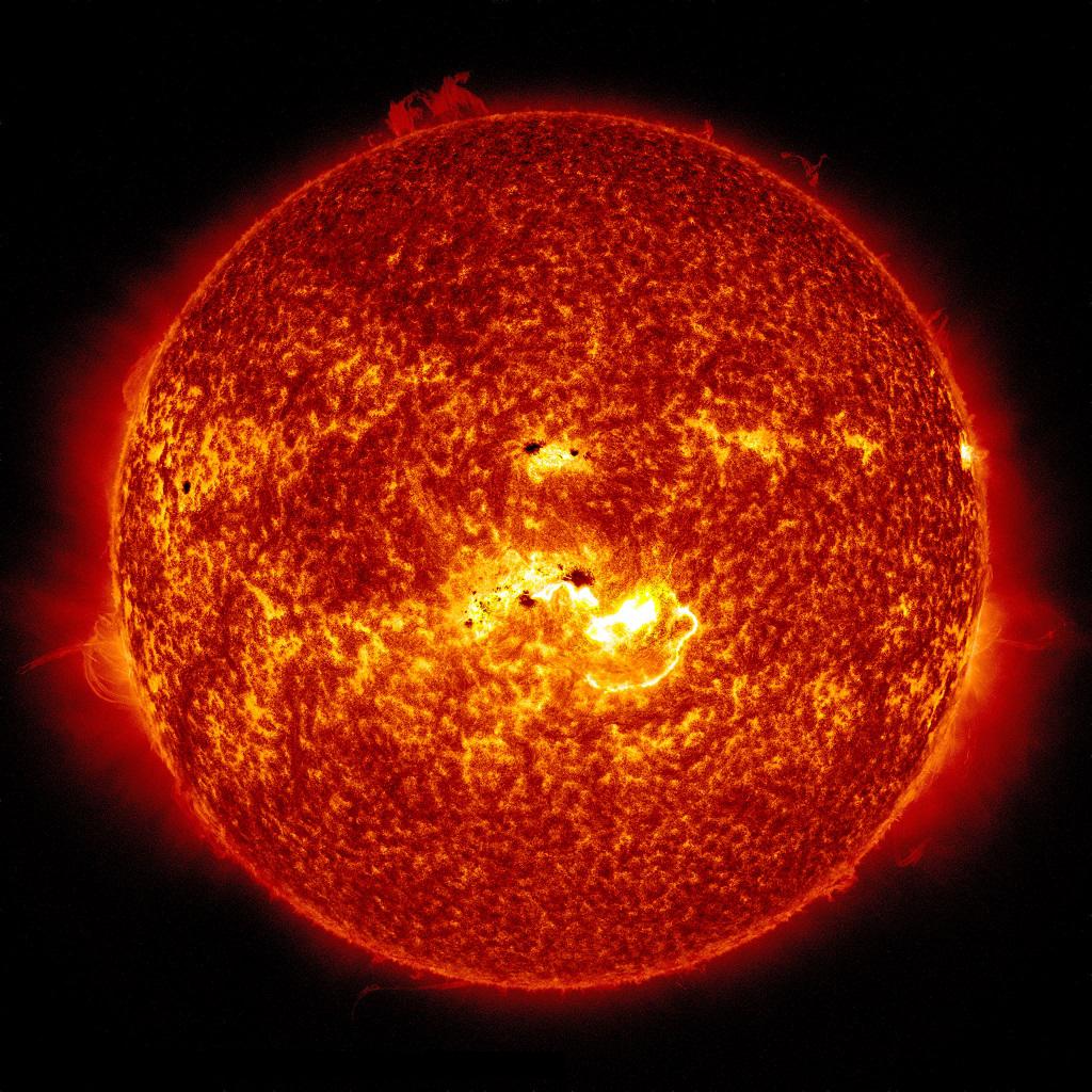 NASA удалось сфотографировать магнитное поле Солнца (ФОТО)