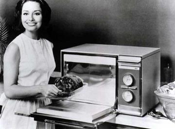 Первая в мире микроволновая печь