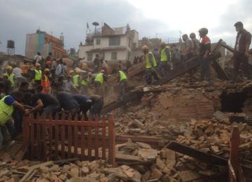 В Непале спасли из-под завалов 101-летнего дедушку