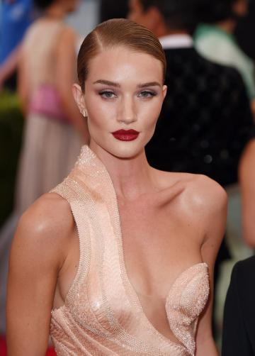 Пять лучших звёздных образов Met Gala-2015