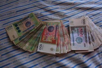 Узбекистан временно прекратил операции по обмену валюты