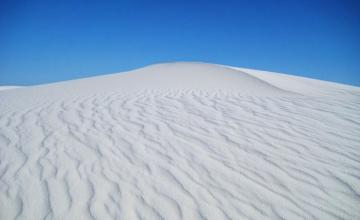 Белое солнце уникальной пустыни Уайт-Сандс (ФОТО)