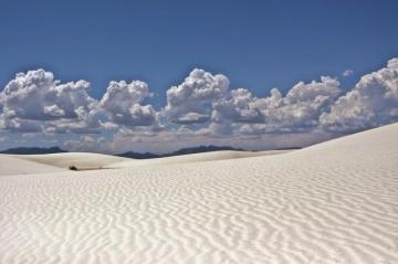 Белое солнце уникальной пустыни Уайт-Сандс (ФОТО)