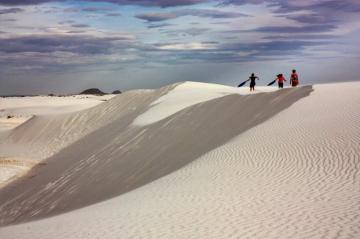Белое солнце уникальной пустыни Уайт-Сандс (ФОТО)