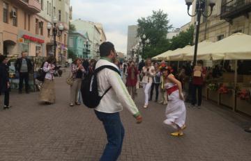 В Москве прошел флеш-моб в вышиванках (ФОТО)