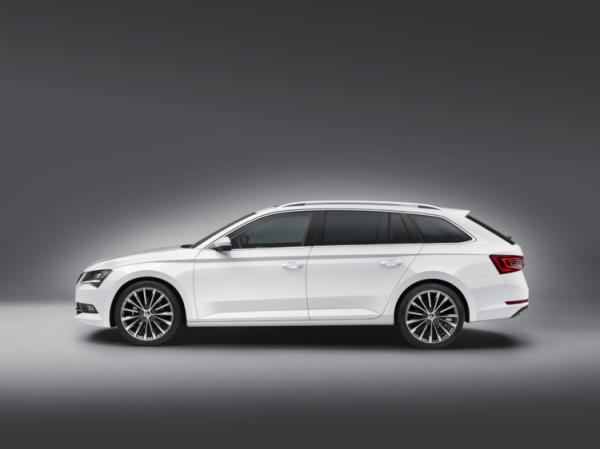 Skoda представила Superb в кузове универсал (ФОТО)