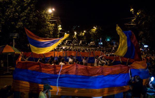 В Армении не утихают акции протеста (ФОТО)