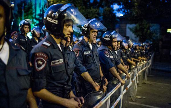 В Армении не утихают акции протеста (ФОТО)