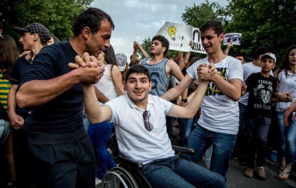 В Армении не утихают акции протеста (ФОТО)