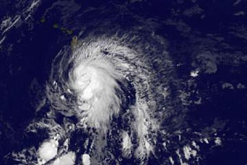 Ураган в Тихом океане усилился до четвертой категории