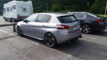 Неизвестные выложили в сеть снимки нового “заряженного” хэтчбека Peugeot (ФОТО)