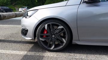 Неизвестные выложили в сеть снимки нового “заряженного” хэтчбека Peugeot (ФОТО)