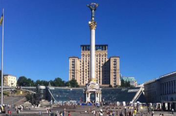 Майдан отменяется: неизвестные снесли палатки, установленные в центре Киева