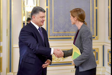 Порошенко обсудил с Пауэр имплементацию Минских соглашений (ФОТО)