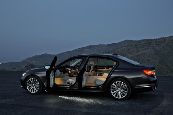BMW представила новую семерку (ФОТО)