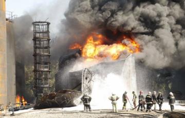 Количество жертв на нефтебазе под Киевом выросло