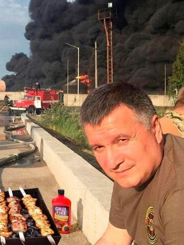 "Награжденный героин", пробки на Керченской переправе: фотожабы, покорившие сеть (ФОТО)