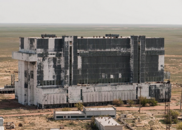 Юбилею Байконура посвящается: руины советских шаттлов (ФОТО)