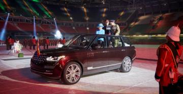 Автопарк Королевы Великобритании пополнил гибридный внедорожник Land Rover (ФОТО)