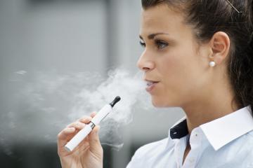 Электронные сигареты с никотином помогут бросить курить