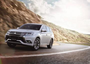 Официально: гибридный Mitsubishi Outlander пережил рестайлинг (ФОТО)