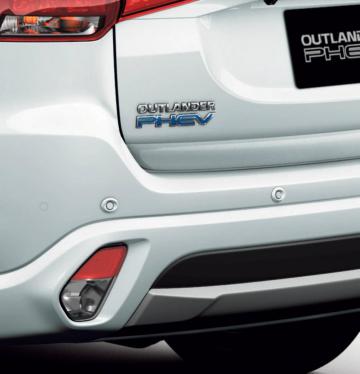 Официально: гибридный Mitsubishi Outlander пережил рестайлинг (ФОТО)
