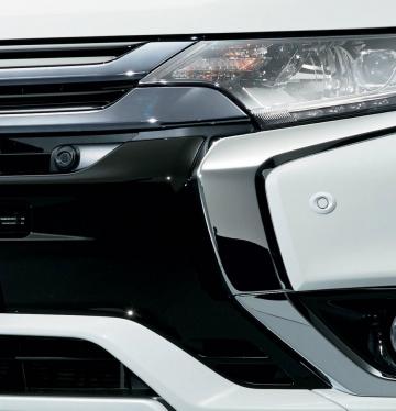 Официально: гибридный Mitsubishi Outlander пережил рестайлинг (ФОТО)