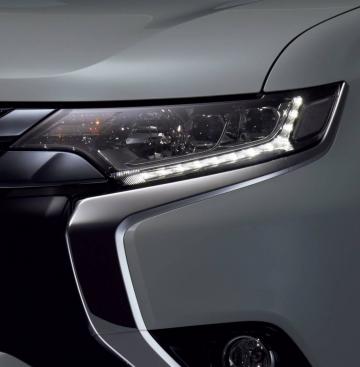 Официально: гибридный Mitsubishi Outlander пережил рестайлинг (ФОТО)