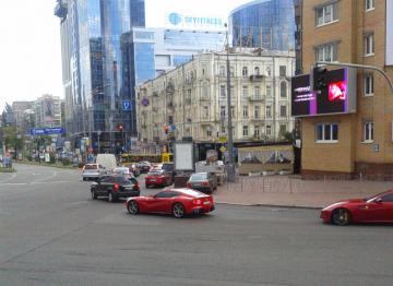 Красиво жить не запретишь: мини-кортеж Феррари на улицах Киева (ФОТО)