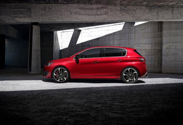 «Заряженная» версия хэтчбека 308 от Peugeot (ФОТО)