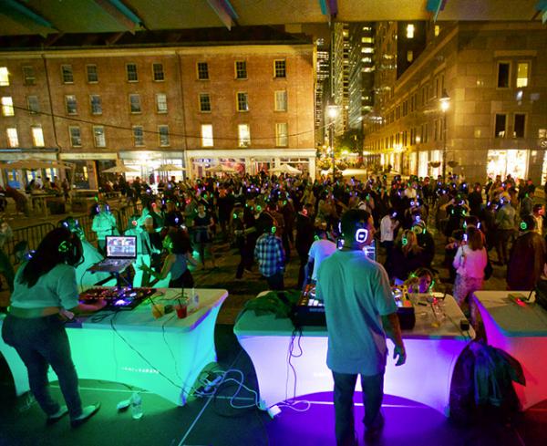 Танцы в тишине: «беззвучные» дискотеки в Нью-Йорке (ФОТО)