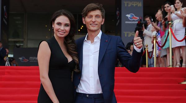 Ляйсан Утяшева после вторых родов вышла в свет (ФОТО)