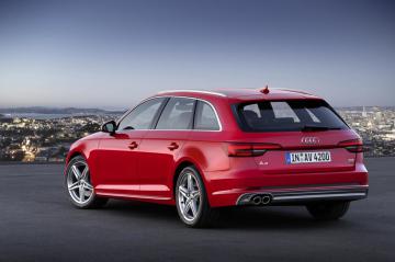 Немецкая компания Audi официально презентовала новые седан и универсал A4 (ФОТО)