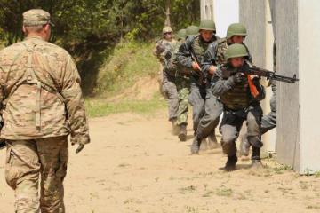 Американские военные проводят учение совместно с украинскими военными на полигоне «Яворов» (ФОТО)