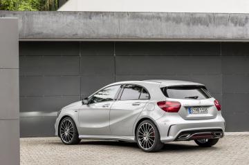 Немецкая компания Mercedes-Benz показала публике обновленный хэтчбек (ФОТО)